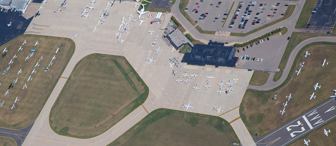 美国奥什科什魏特曼支线机场Wittman Regional Airport Oshkosh